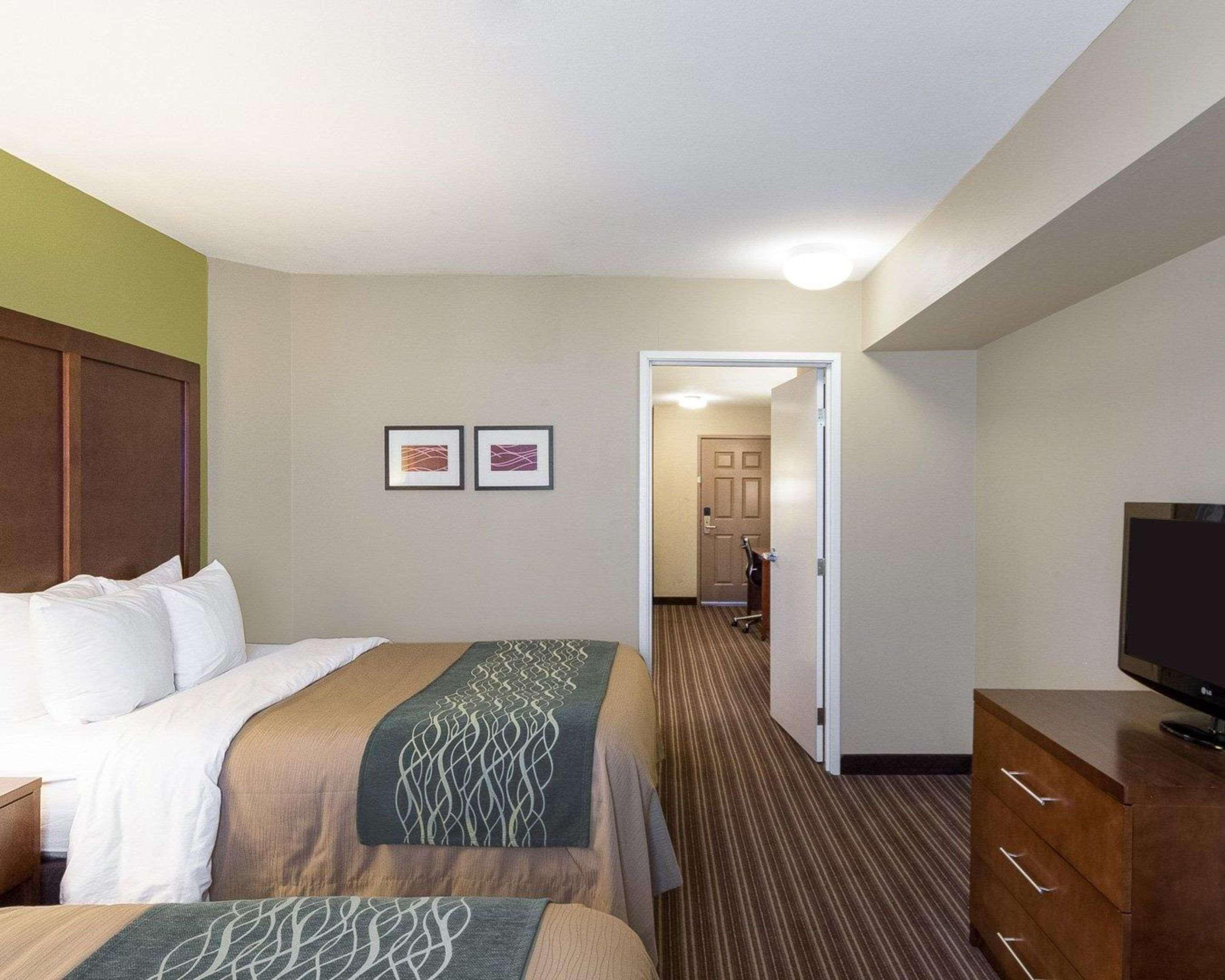 Comfort Inn & Suites Fayetteville-University Area Exterior foto