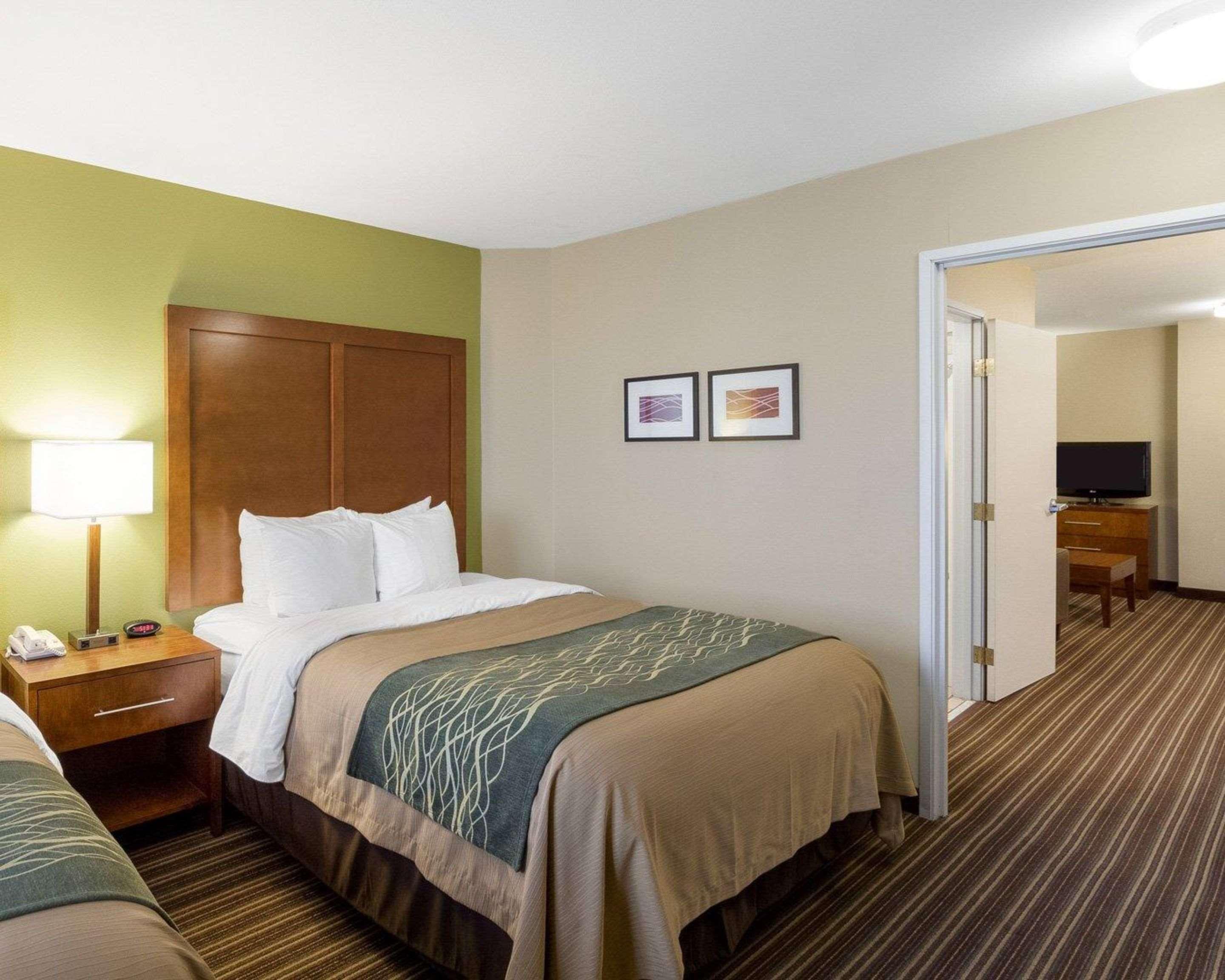 Comfort Inn & Suites Fayetteville-University Area Exterior foto