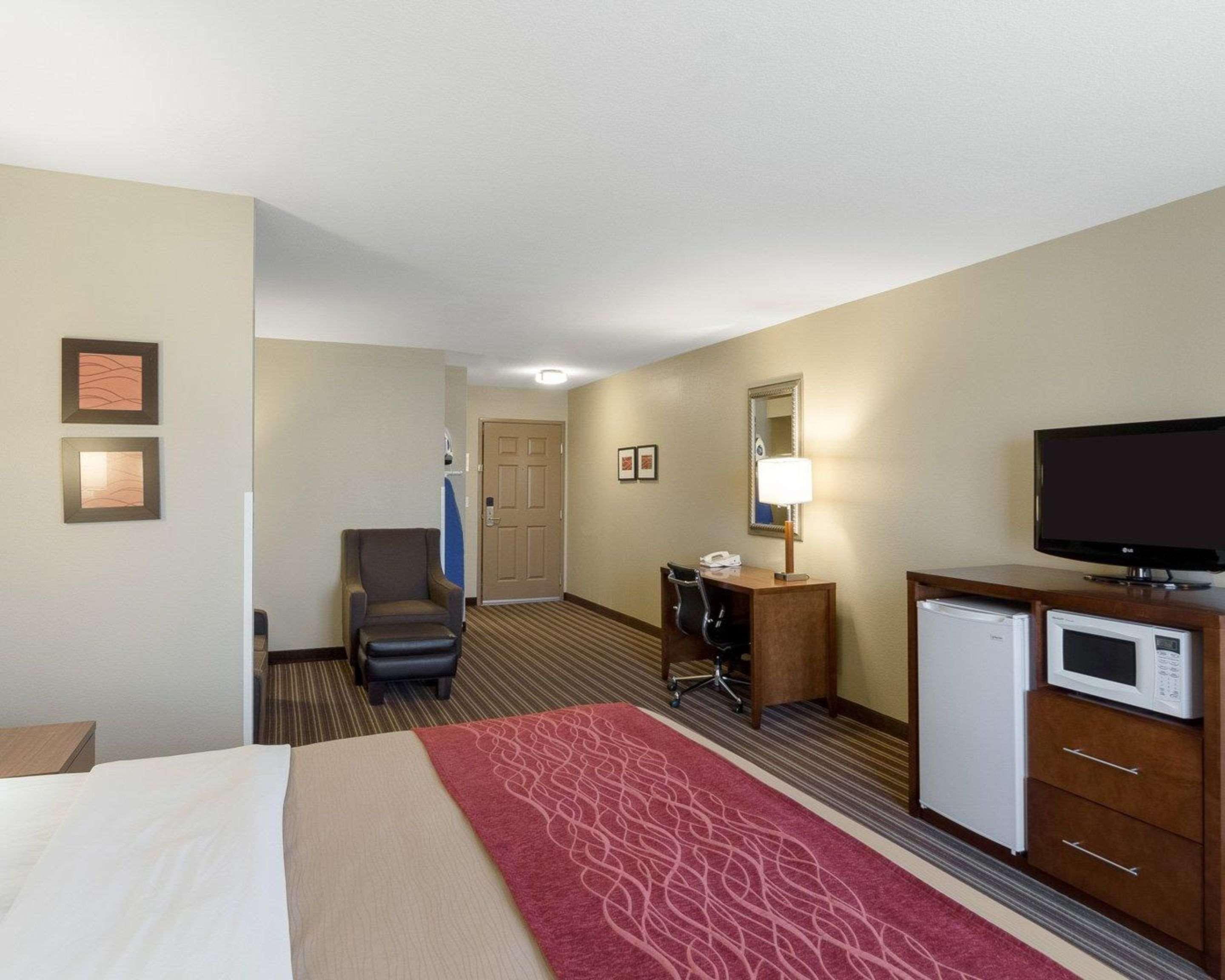 Comfort Inn & Suites Fayetteville-University Area Exterior foto