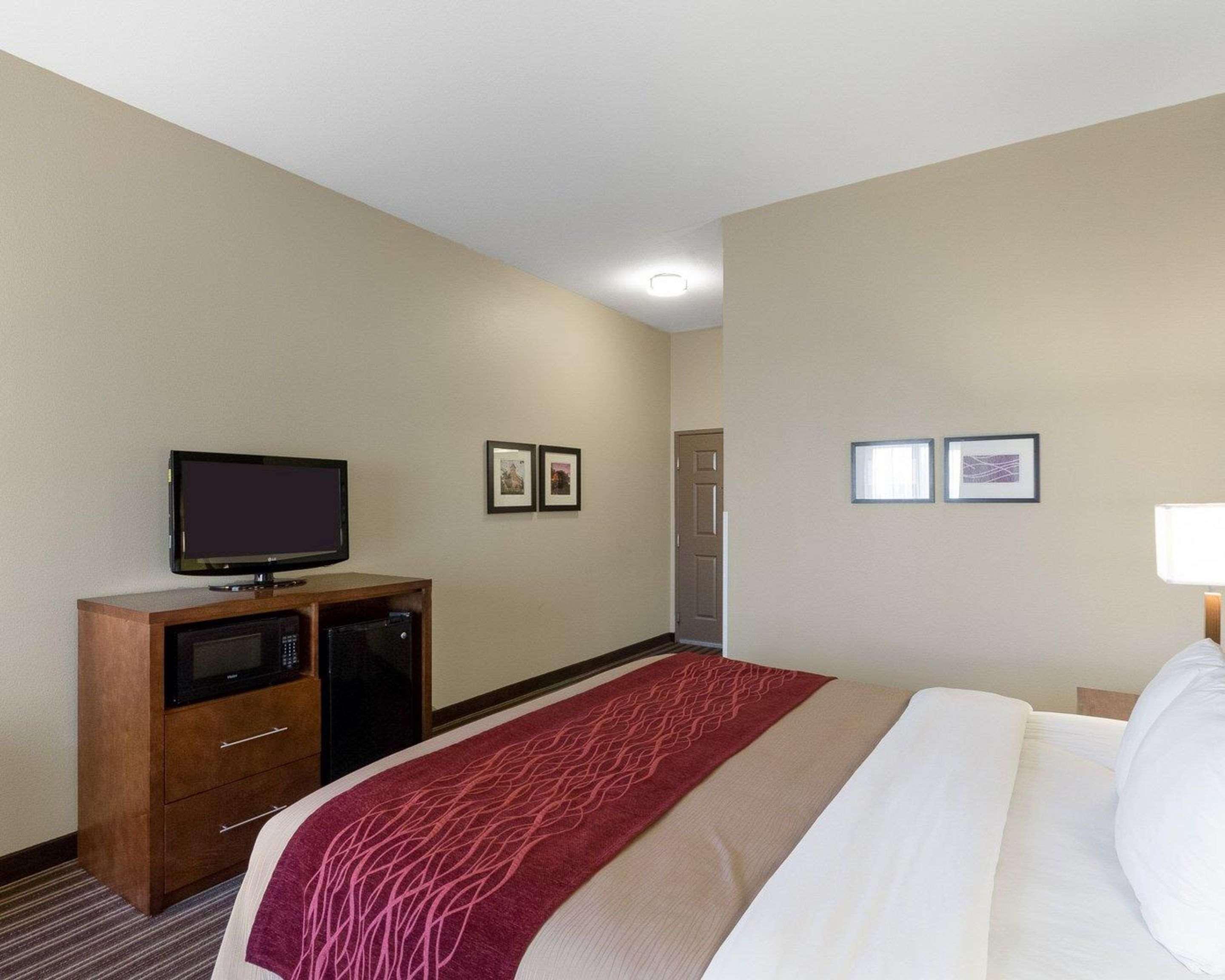 Comfort Inn & Suites Fayetteville-University Area Exterior foto