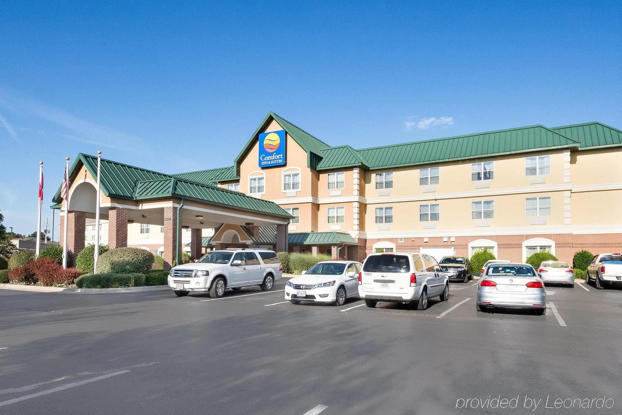 Comfort Inn & Suites Fayetteville-University Area Exterior foto