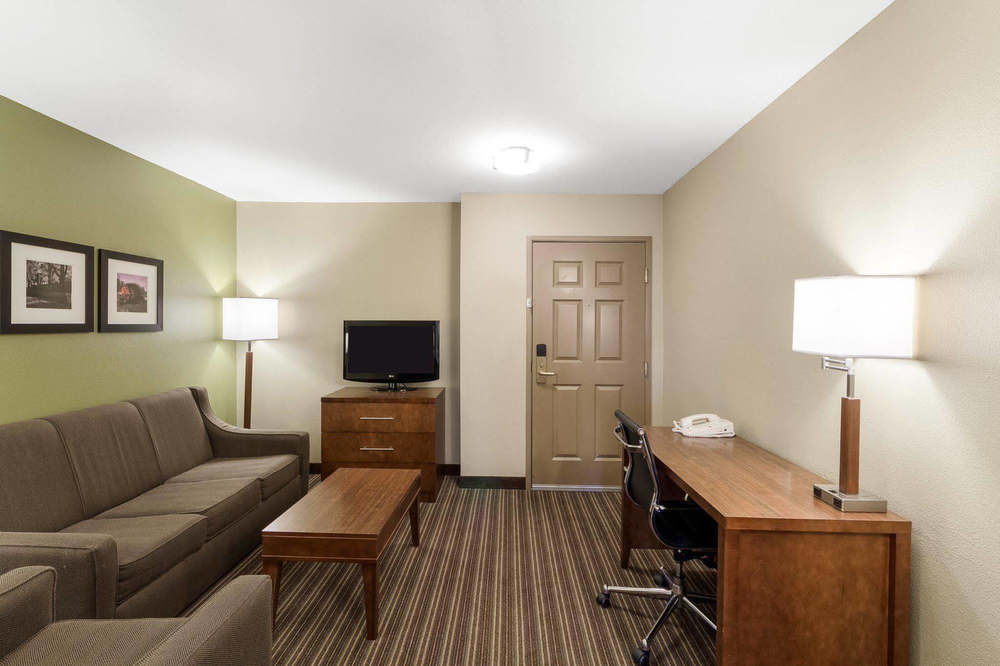 Comfort Inn & Suites Fayetteville-University Area Exterior foto